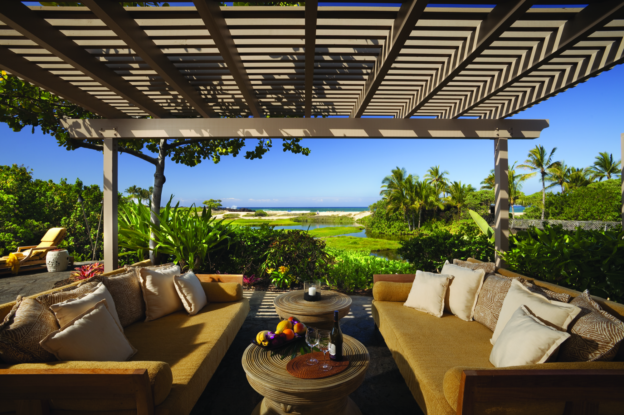 Four Seasons Hualalai, Kaʻūpūlehu-Kona, Hawaiʻi — interior photo 3 of 13