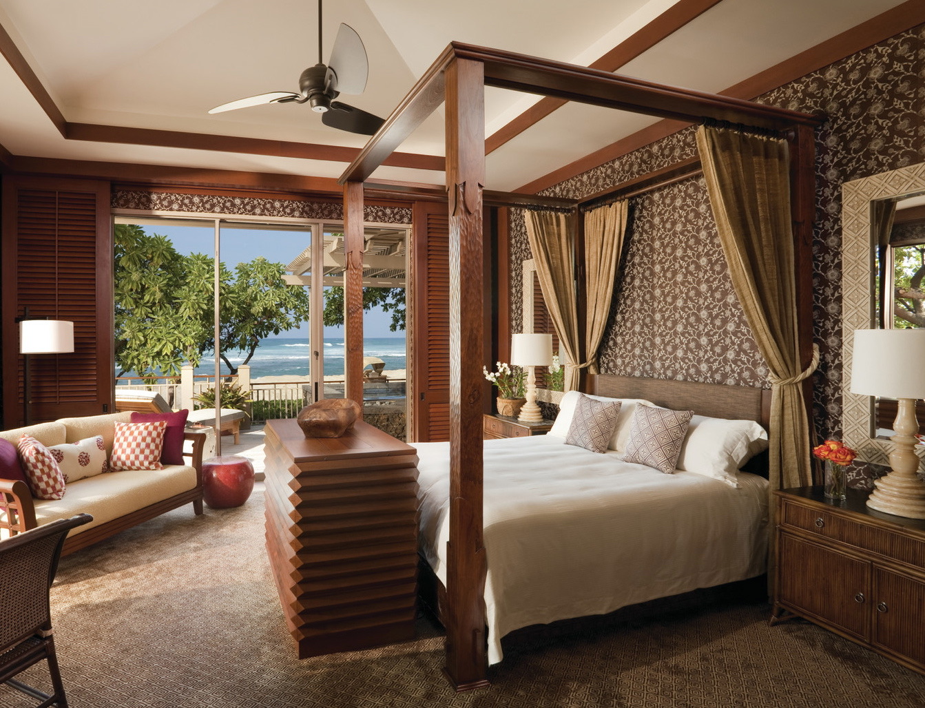 Four Seasons Hualalai, Kaʻūpūlehu-Kona, Hawaiʻi — interior photo 4 of 13