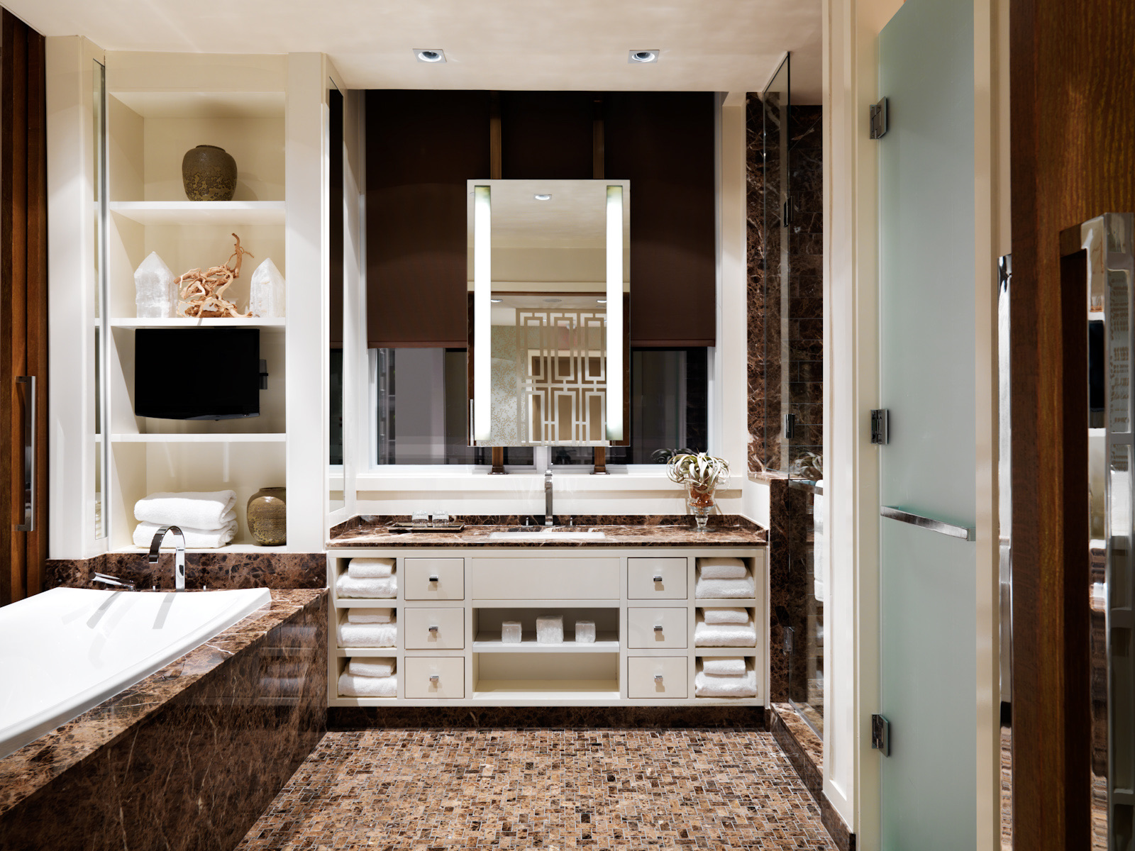 The Loden Hotel, Vancouver, Canada — interior photo 4 of 7